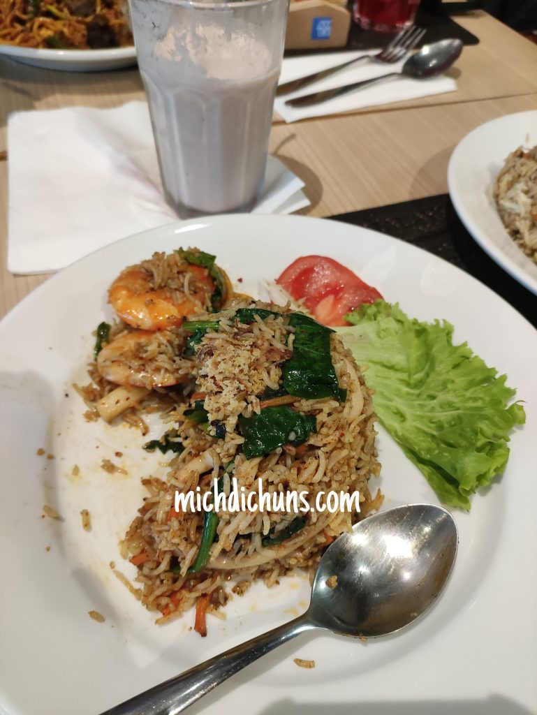 Nasi goreng seafood restoran Malaysia